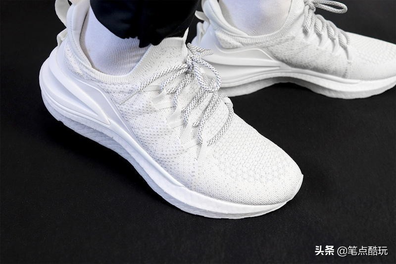 小米爆款运动鞋,小米运动鞋1-4代哪个好