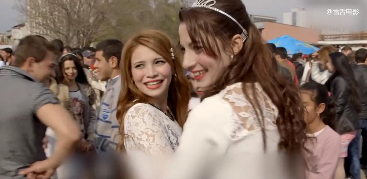 东欧小国奇葩风俗：女孩精心打扮任人挑选，7万块就能娶回家