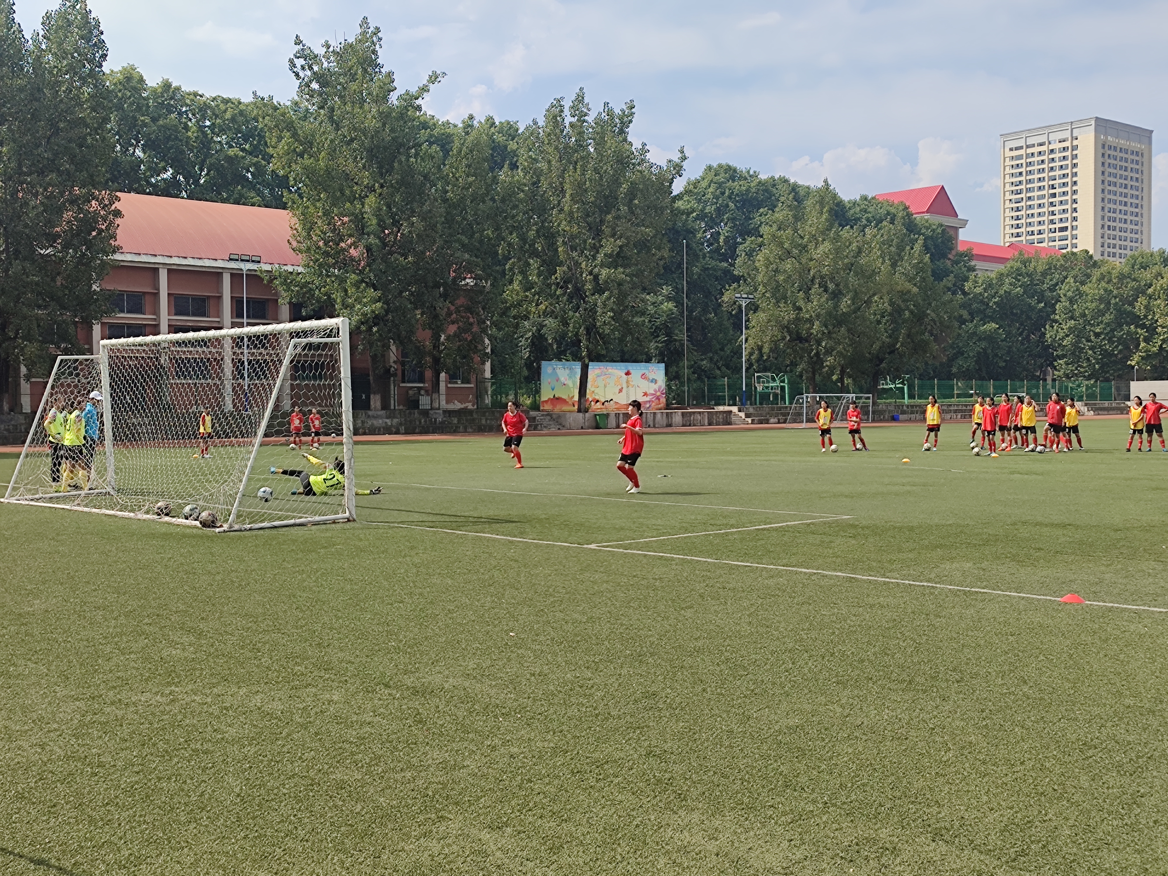 西安第二外国语学校怎样,西安中小学特色足球学校