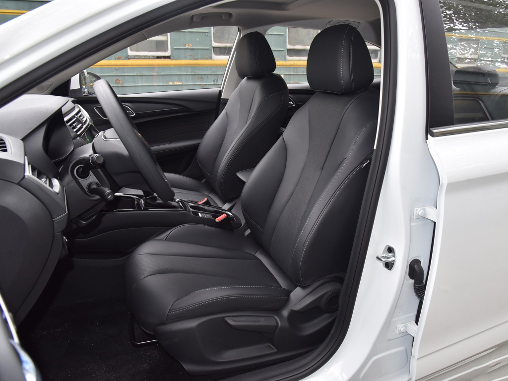 这三款车值得一看空间大油耗低,这3款车价格实惠但百分百是好车