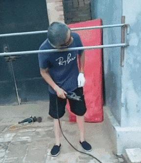 把车标全部抠掉违法吗,把车标抠下来清灰