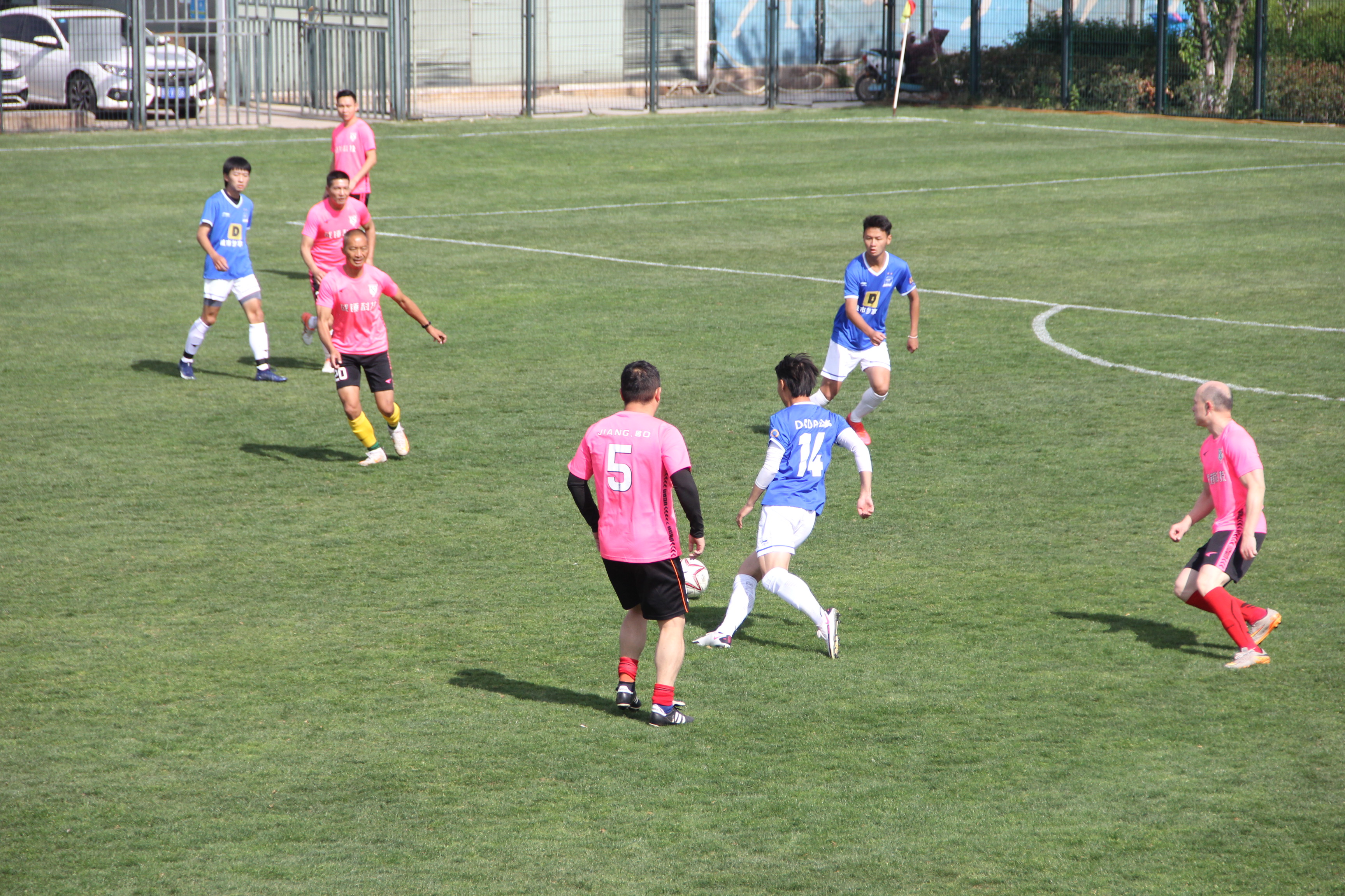志航杯快乐周末足球赛：乐动五战全胜鑫宏鹰老当益壮