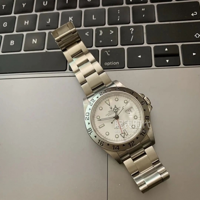 网友晒自己微信好友数量,网友晒1300手表