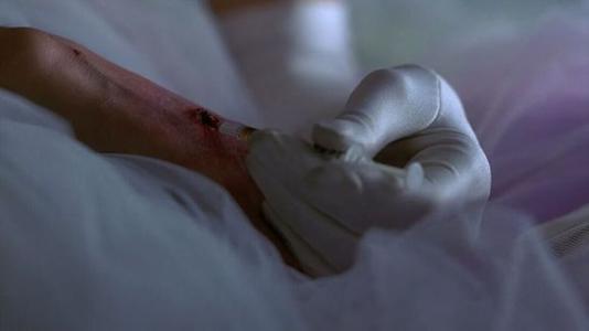 蕾丝、吸毒、得艾滋的她，才是美国第一个超级名模