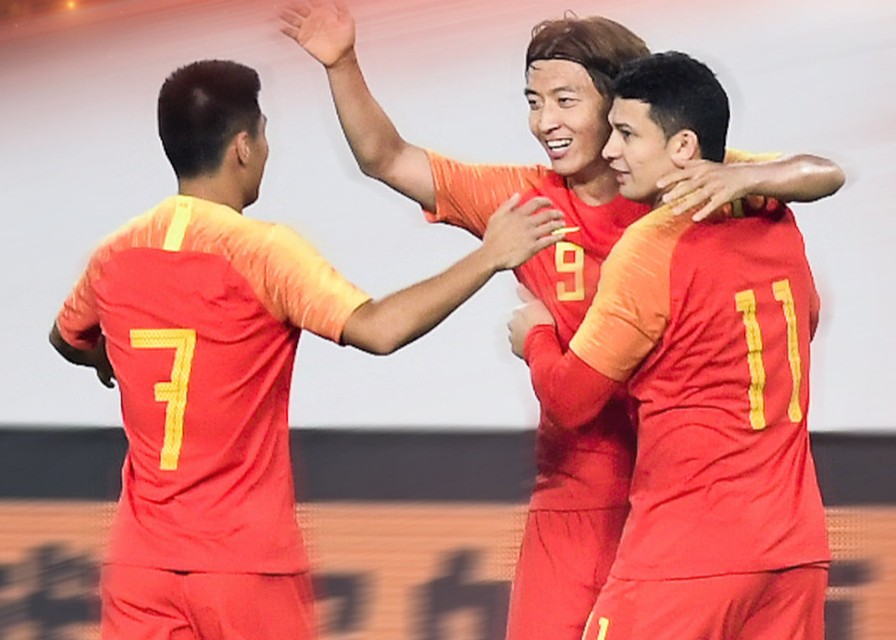 国足7-0胜关岛回顾国足的精彩进球,国足半场5:0虐菜