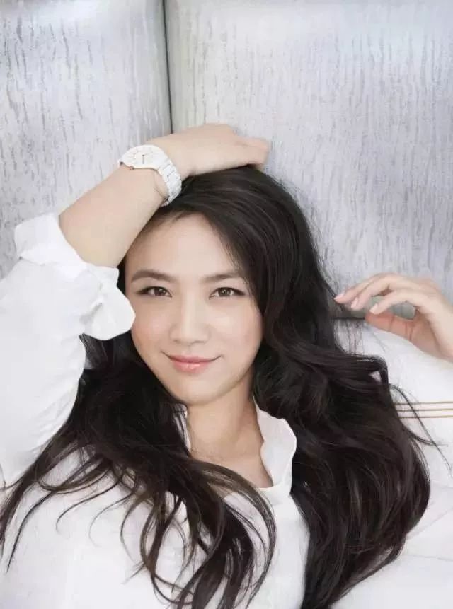 佟丽娅同款化妆品,阿玛尼满天星佟丽娅同款