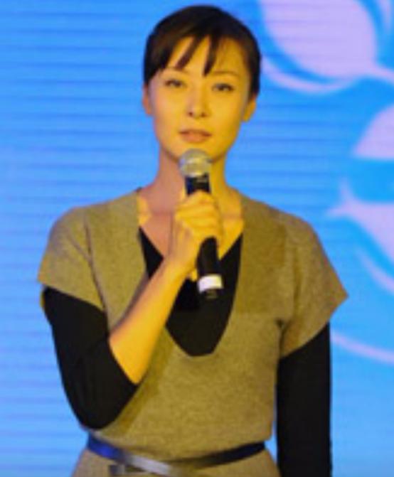 凤凰卫视女主持人柯蓝,柯蓝至今未婚