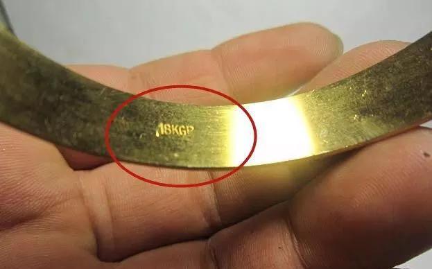 黄金和彩金一起放黄金会变色吗,彩金是18kgp会变色吗