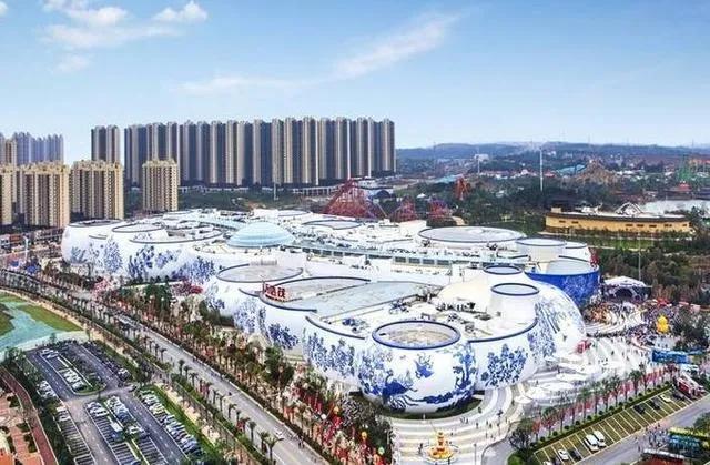 许家印建的最好看的大楼,许家印全球化造型