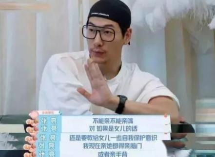 儿子高中天天黏着妈妈,孩子十几岁了却总是黏着妈妈