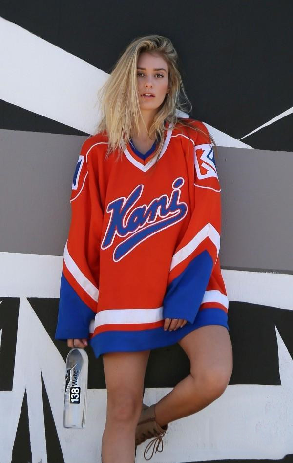 复古风格穿搭足球衣,活力款衣服