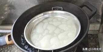 自制手工凉皮怎么弄,凉皮怎么做才筋道不断裂不洗面