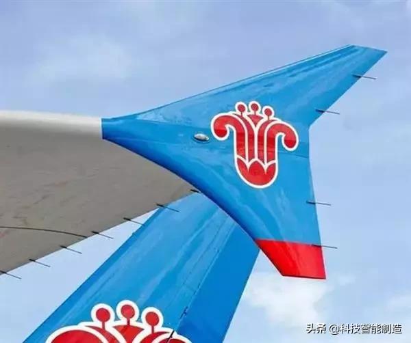 客机的机翼为什么那么长,民航飞机机翼为什么是在下方