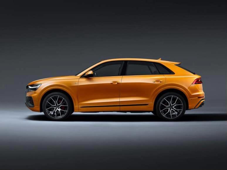 奥迪q8l霍希版落地价,奥迪q8纳瓦拉蓝落地价