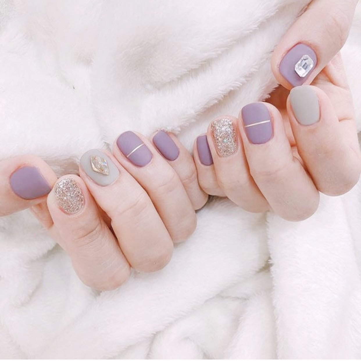 简约高级珍珠钻石美甲,钻石美甲款式简约