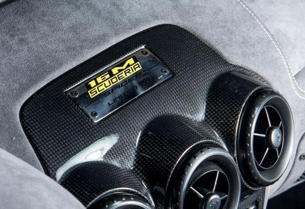 上海1600万法拉利,法拉利出厂铭牌在哪里