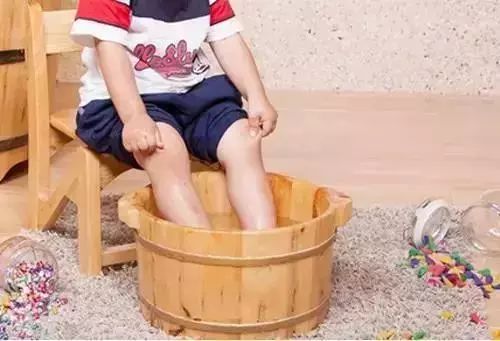 小孩受凉感冒初期中医怎么处理,孩子感冒初期如何快速抑制感冒