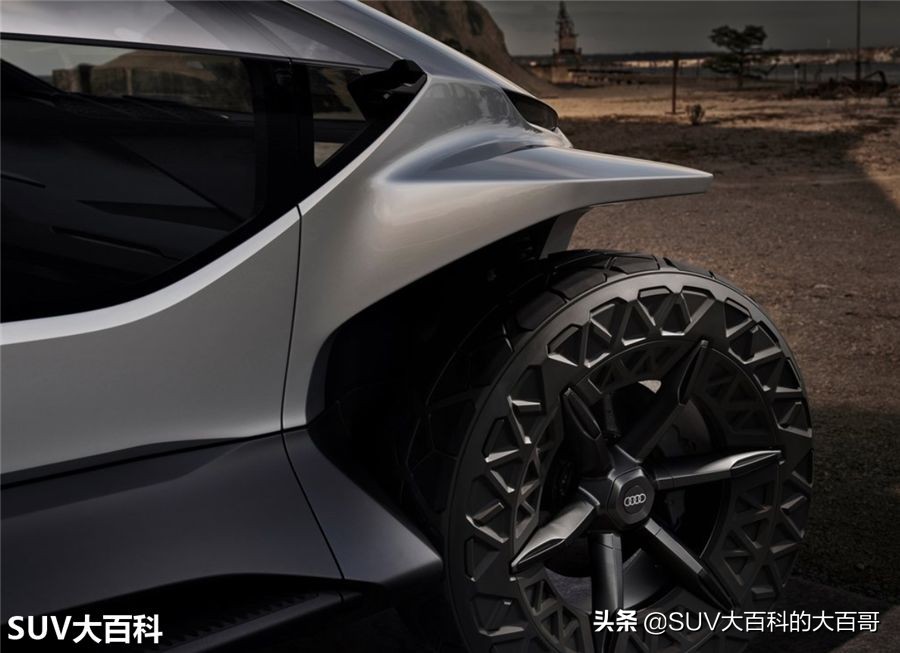 奥迪也发“硬派越野车”,透明座舱+500公里续航,还有无人机引路