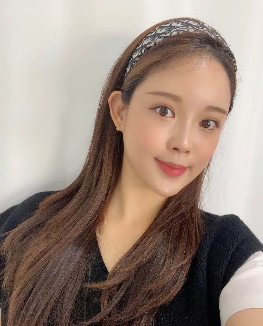 韩国女孩很会化妆,韩国东大门头饰