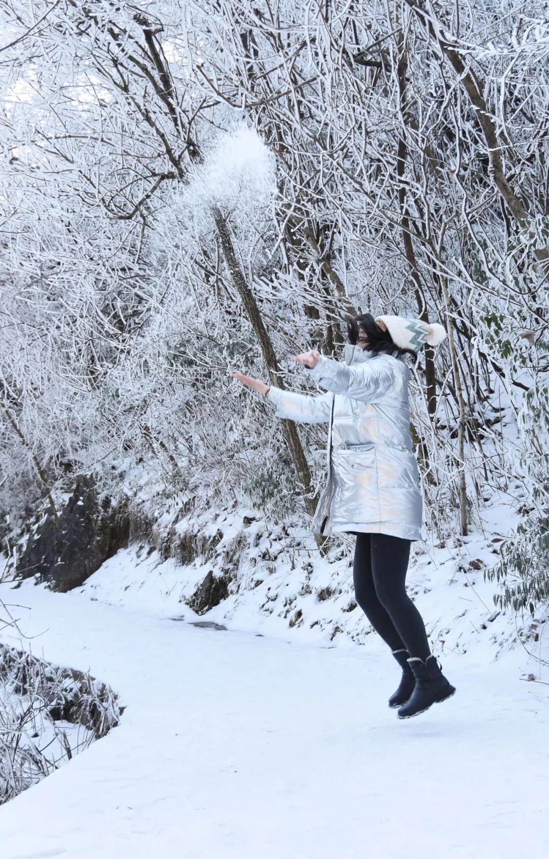 当汉服小姐姐在街上惊艳路人,又美丽又漂亮的汉服小姐姐