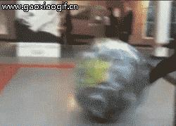 国足守门员喝水搞笑gif动图,守门员搞笑动图