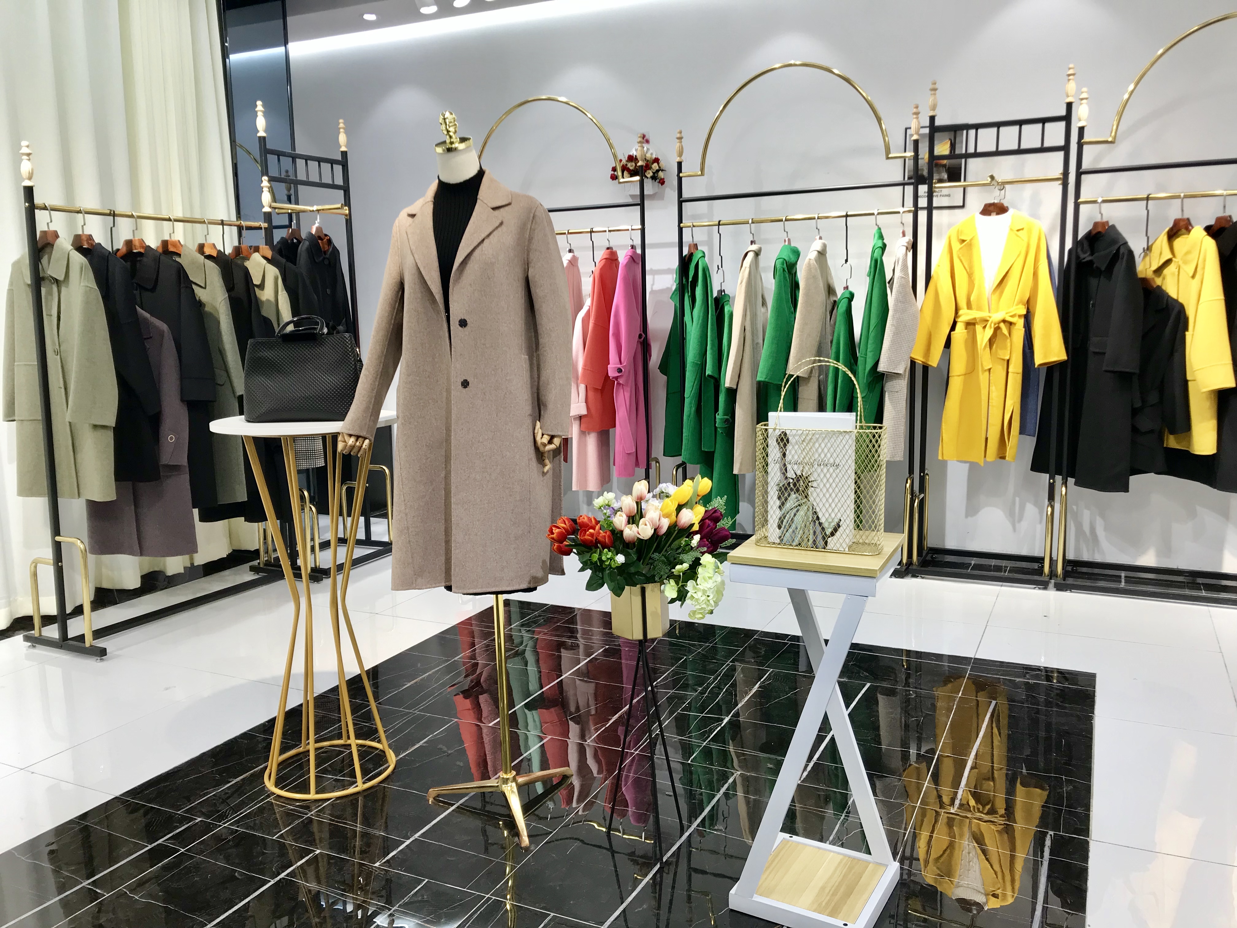 广州双面羊绒大衣清仓,广州正品双面羊绒大衣批发