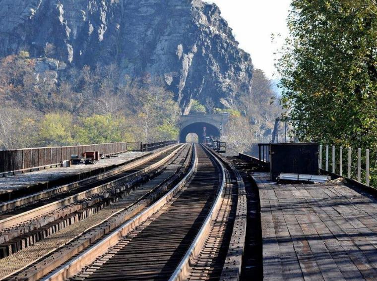 港珠澳大桥为何选择海底隧道,港珠澳大桥海底隧道如何连接