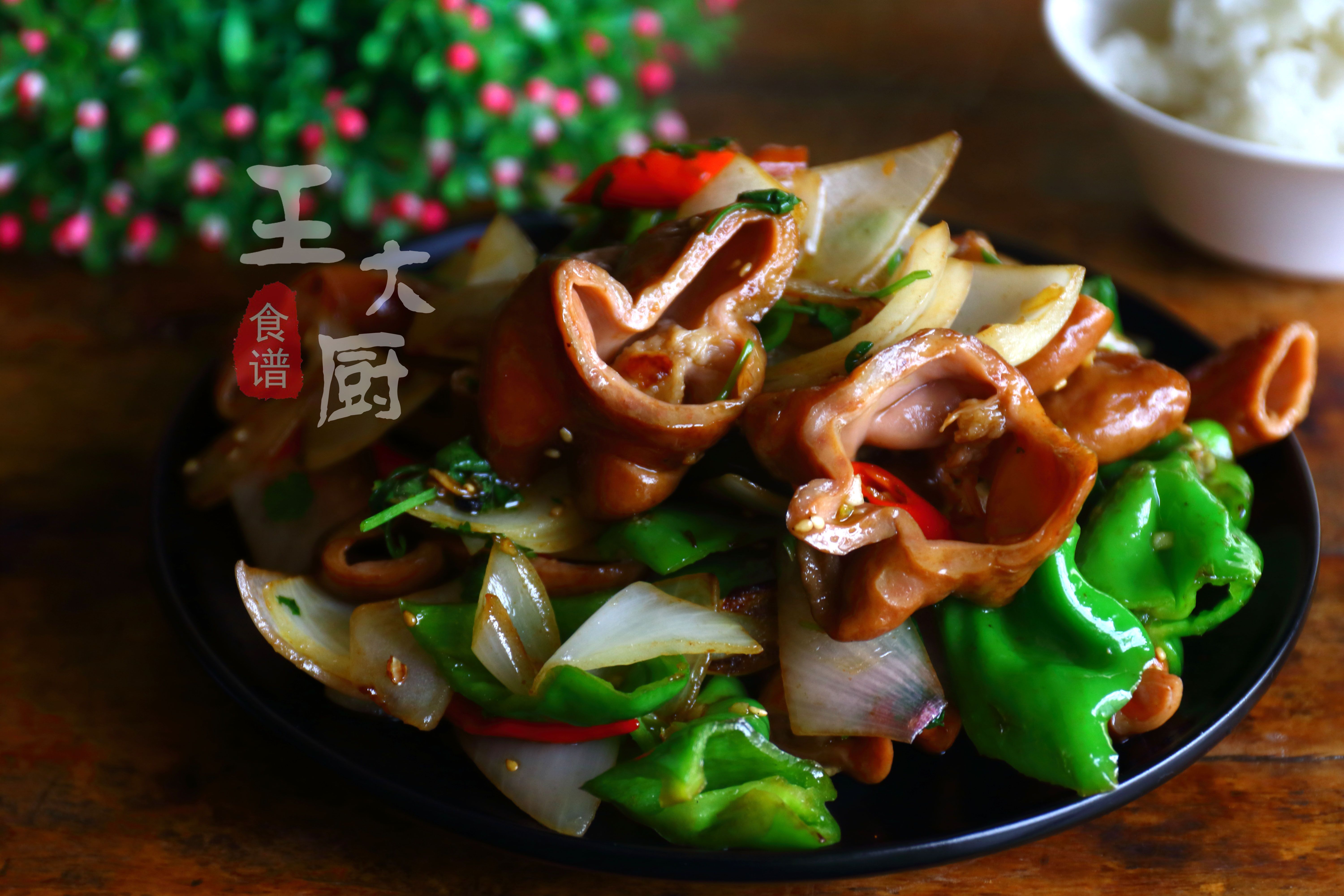 干锅肥肠的家常做法，香辣爽口，肥而不腻，超下饭，家人都爱吃