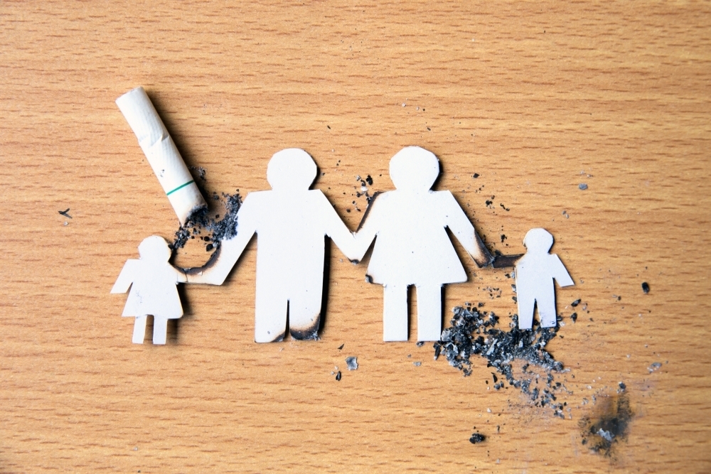 老婆怀孕仍每日食半包烟，好言相劝被反斥：大惊小怪，现害惨孩子