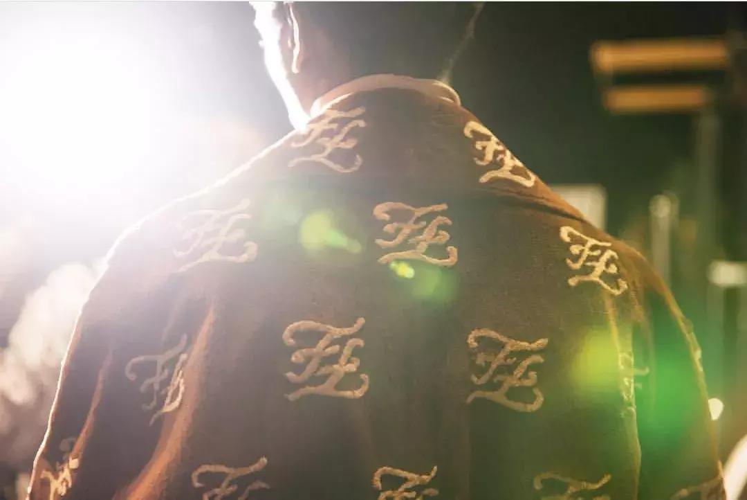 粉色打底适合什么颜色的外套,最适合女生的颜色