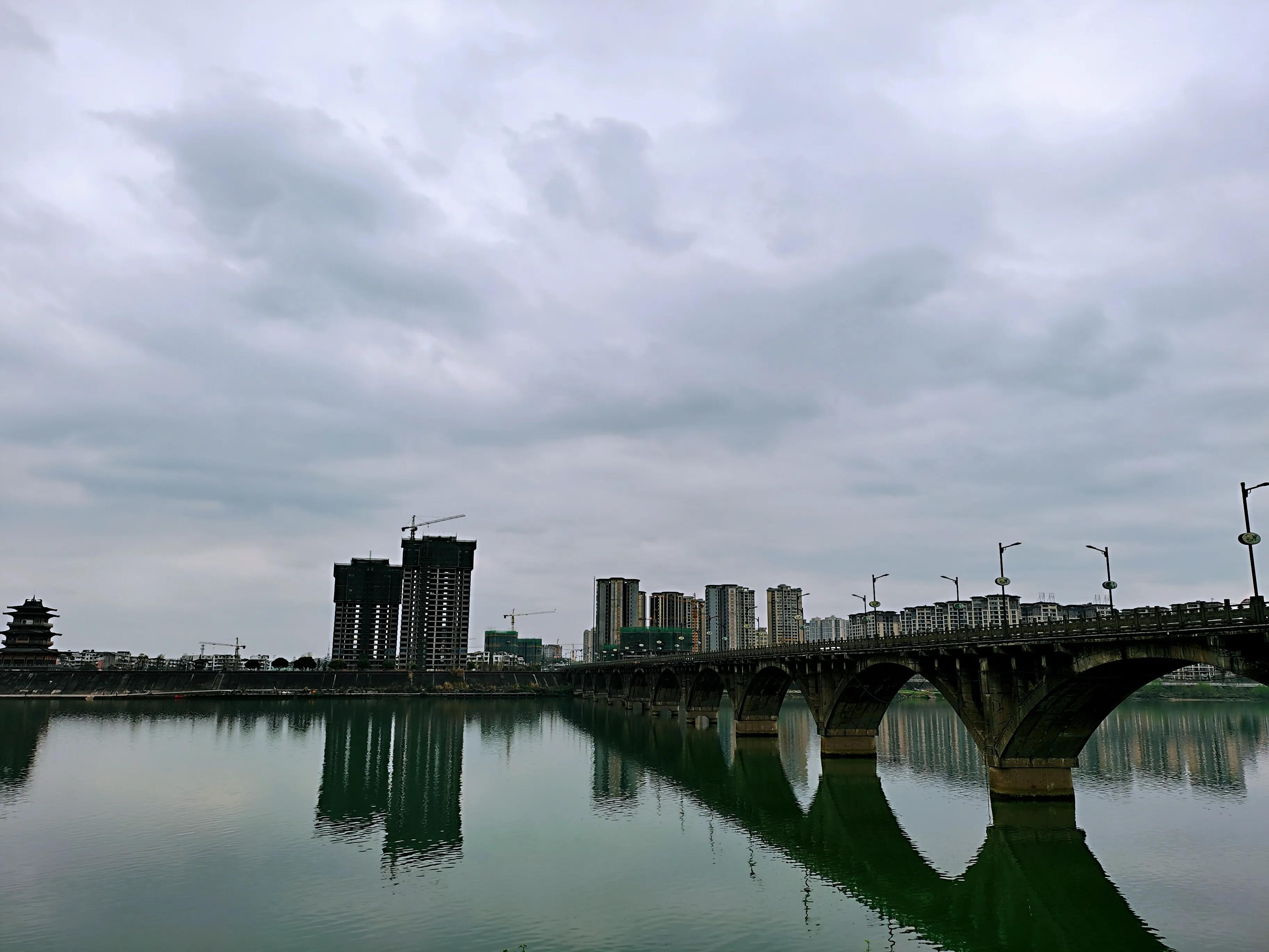 行走在潋滟*光春**里从丹犁古国到千年纸乡的牧马情歌