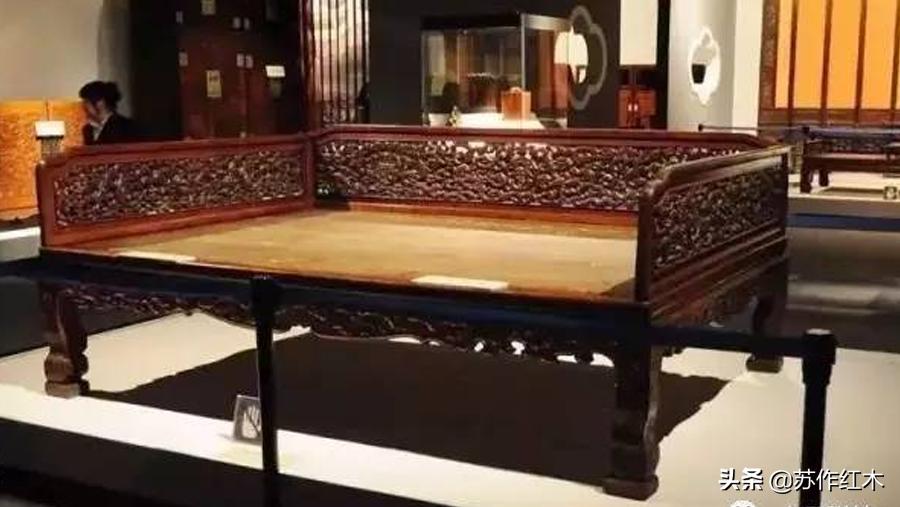 此床皇帝自造用，北京史老爷旧藏，有人曾拿四合院换，最后捐国家