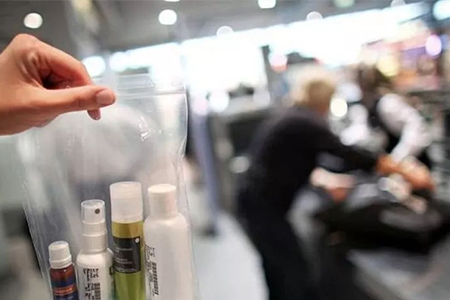 坐飞机化妆品可以随身带身上吗,坐飞机是否可以带化妆品和护肤品