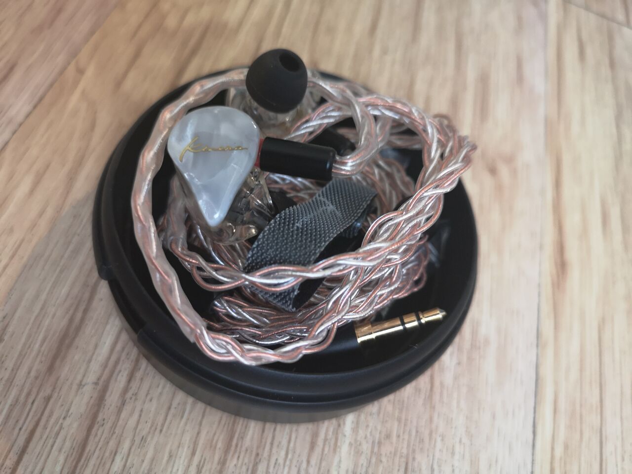 世界轻奢品牌地摊货,国外的地摊货国内的奢侈品牌