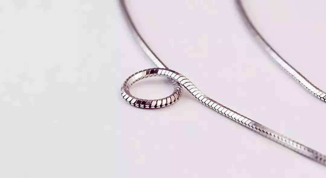 铂金和k金镶嵌钻石哪个好,k金与铂金哪个适合镶嵌