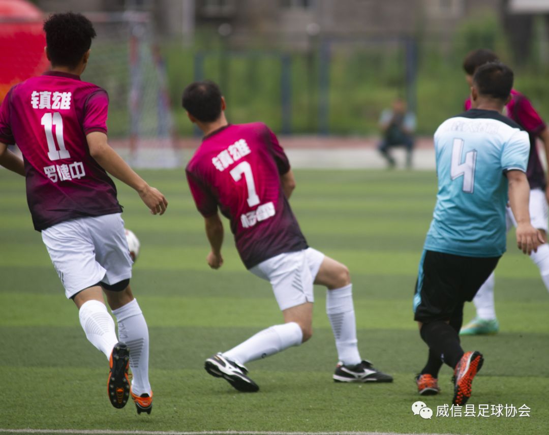 三市镇的足球比赛,我县首次举办全国县域足球赛事