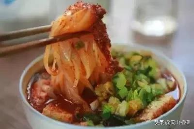 水晶凉皮和绿豆凉皮子的做法,家常凉皮的制作方法新疆