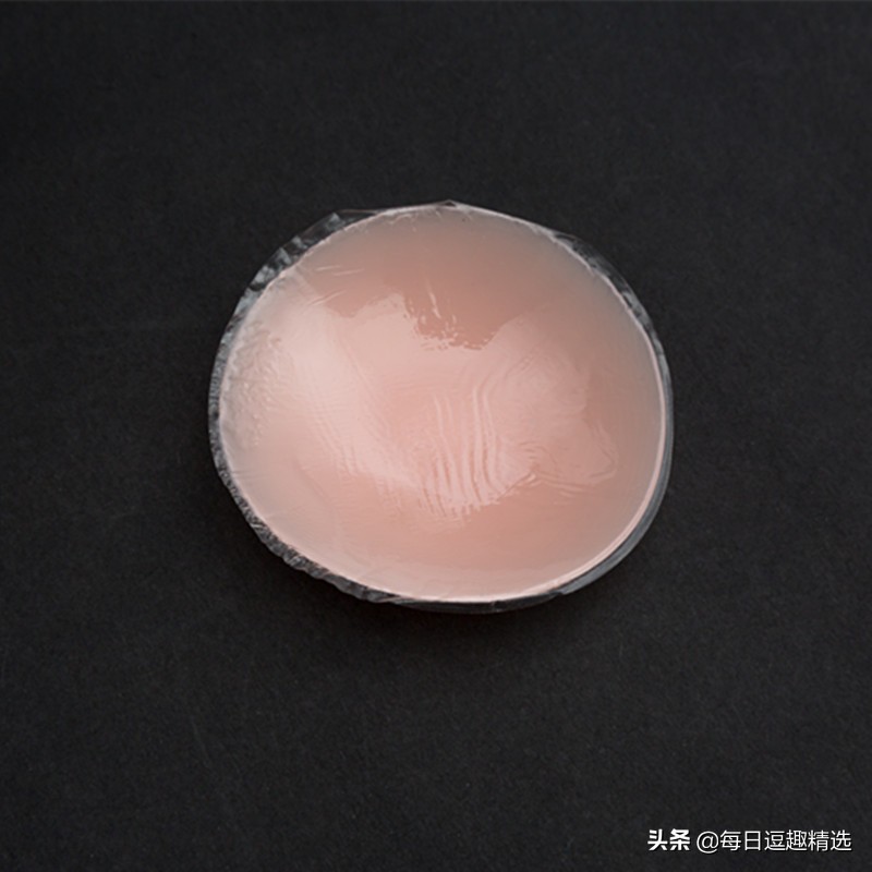 空姐独爱隐形文胸穿着不慎成“胸”器，该怎么穿好
