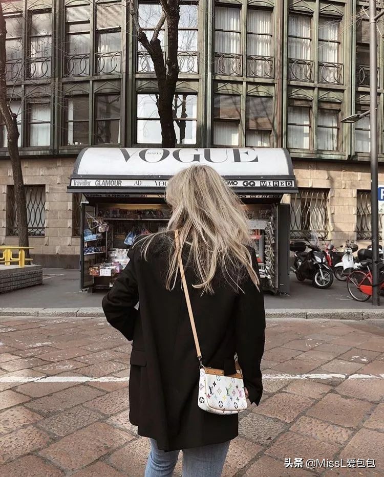 有哪些手袋既经典又时髦呢,时髦氛围感的必备单品迷你手袋