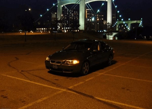 停车熄火后p灯亮着,停车熄火后大灯亮怎么回事