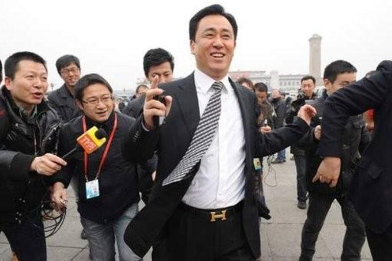 许家印得知恩师贷款买恒大房子,许家印免费给恩师买房视频