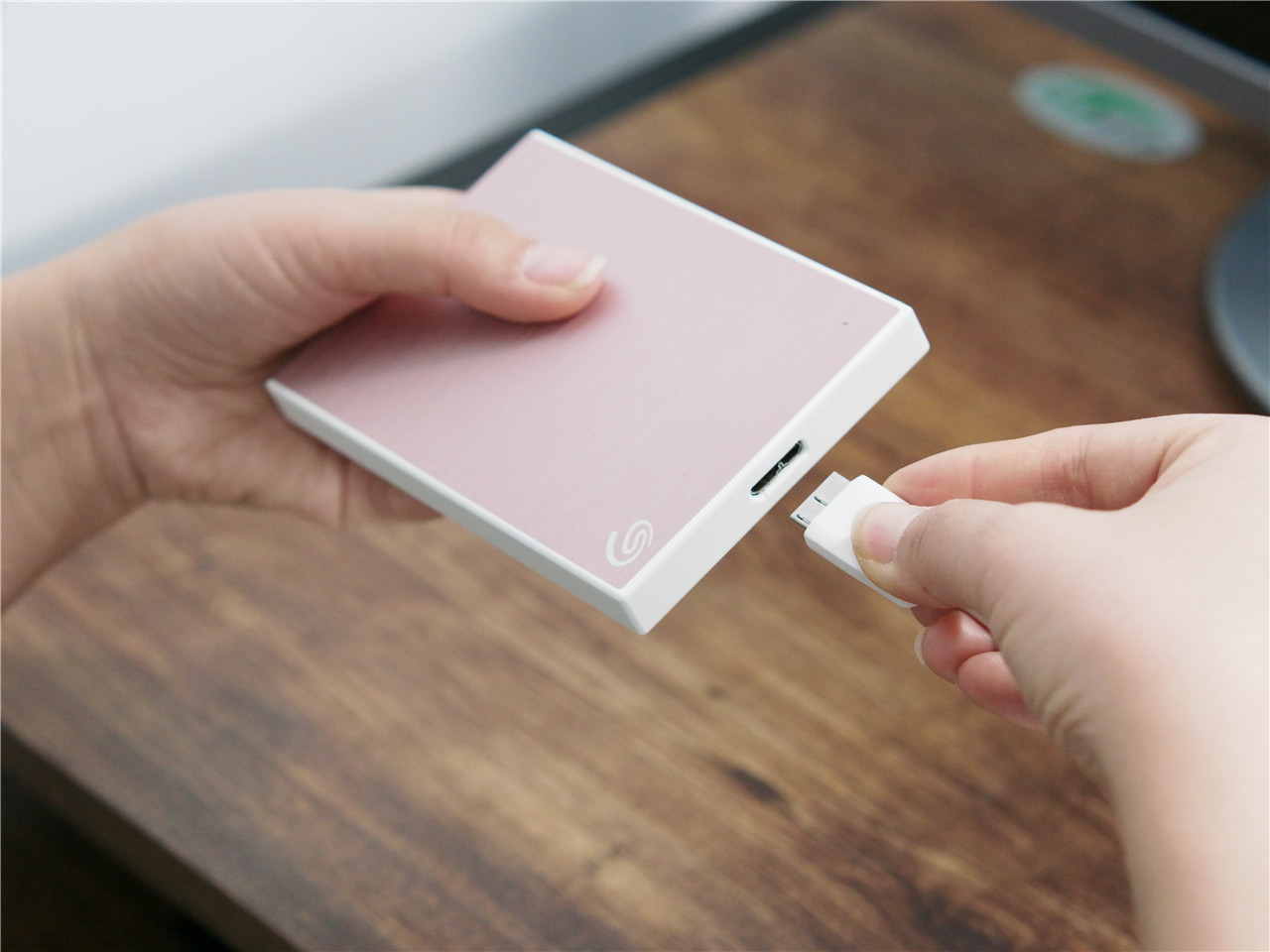 希捷2tb移动硬盘有几个盘片,希捷2tb移动硬盘功率多少