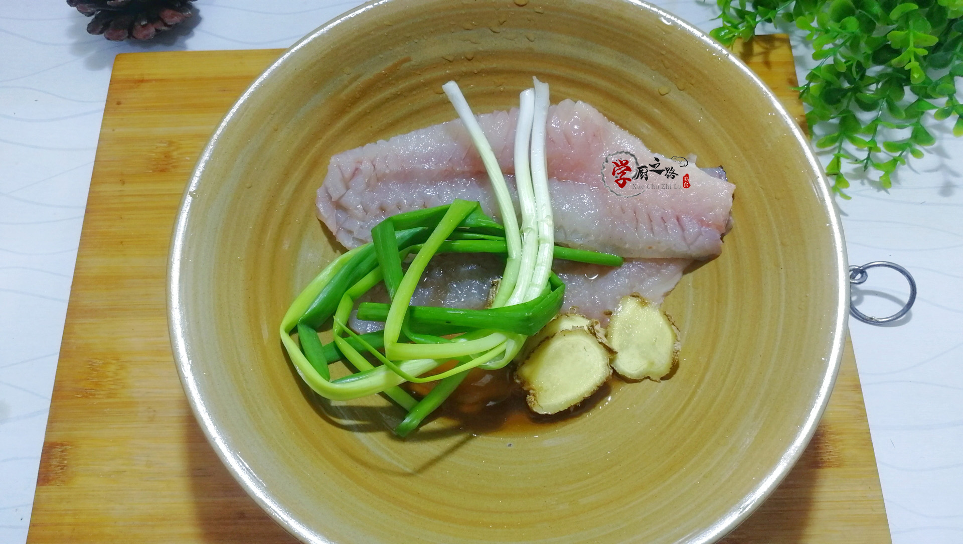 松鼠鱼口味酸甜宴客倍儿有面,厨师制作松鼠鱼