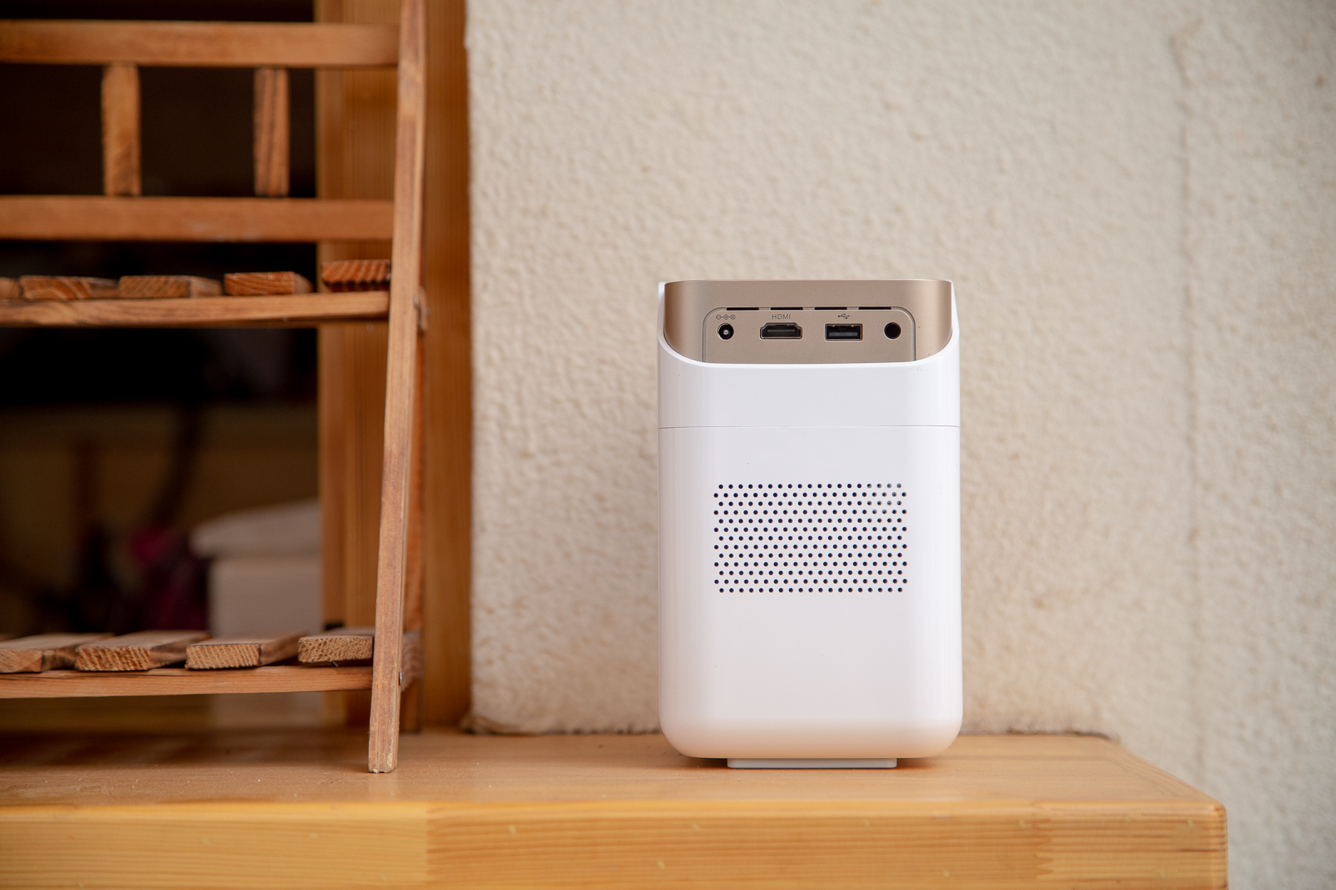 千元以下的投影仪值得买吗？1199元的知麻影院电视DIVAPro分享