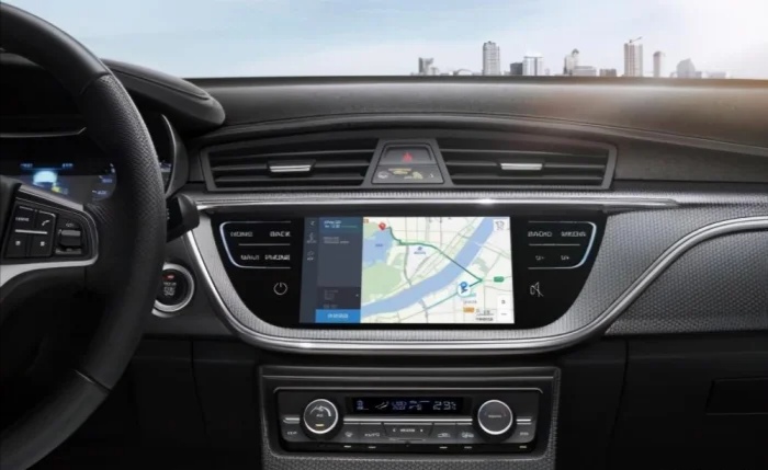 手机投屏汽车中控屏怎么操作,华为手机投屏到车机中控屏