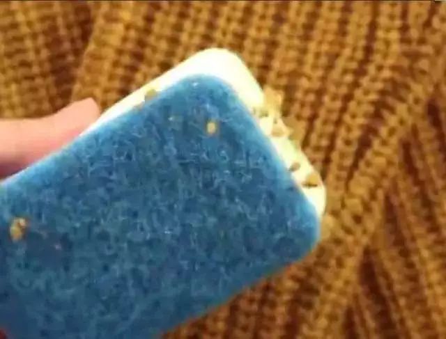 衣服起球严重属于质量问题吗,一招教你搞定毛衣粘毛起球