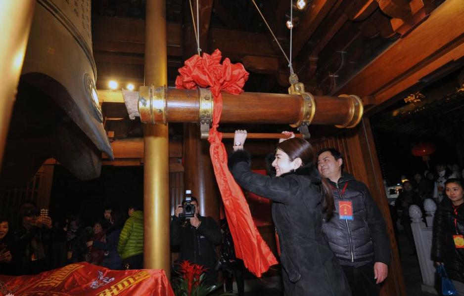 除夕夜，民众为什么要赴寺庙敲108响钟声？