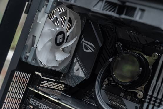 rogstrix雷鹰850g测评,rogstrix雷鹰550w