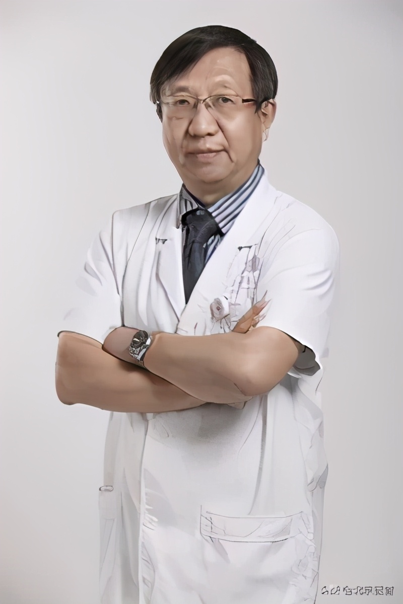 “再给他放放腹水,这样穿上衣服的时候腹部不会太膨隆。”