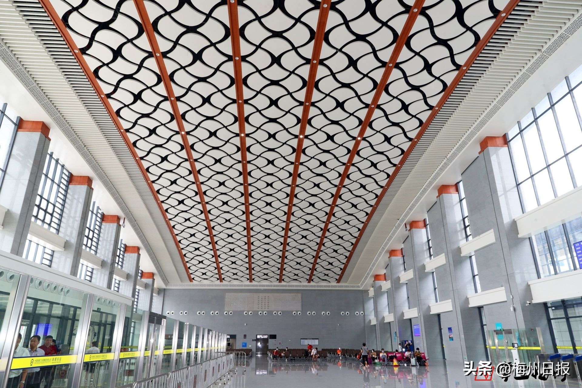 吴晖朱少辉率*党**政代表团赴丰顺大埔学习考察：学经验补短板，铆足干劲迎头赶上